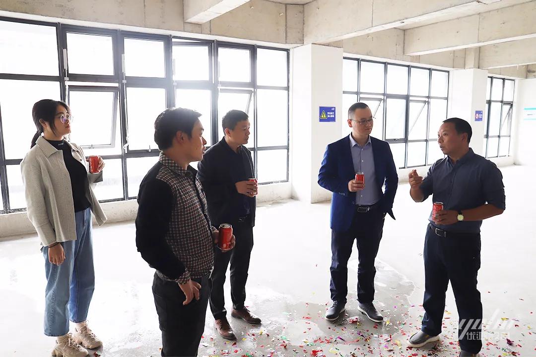 优鸿办公室装修设计,优鸿装饰设计工程有限公司