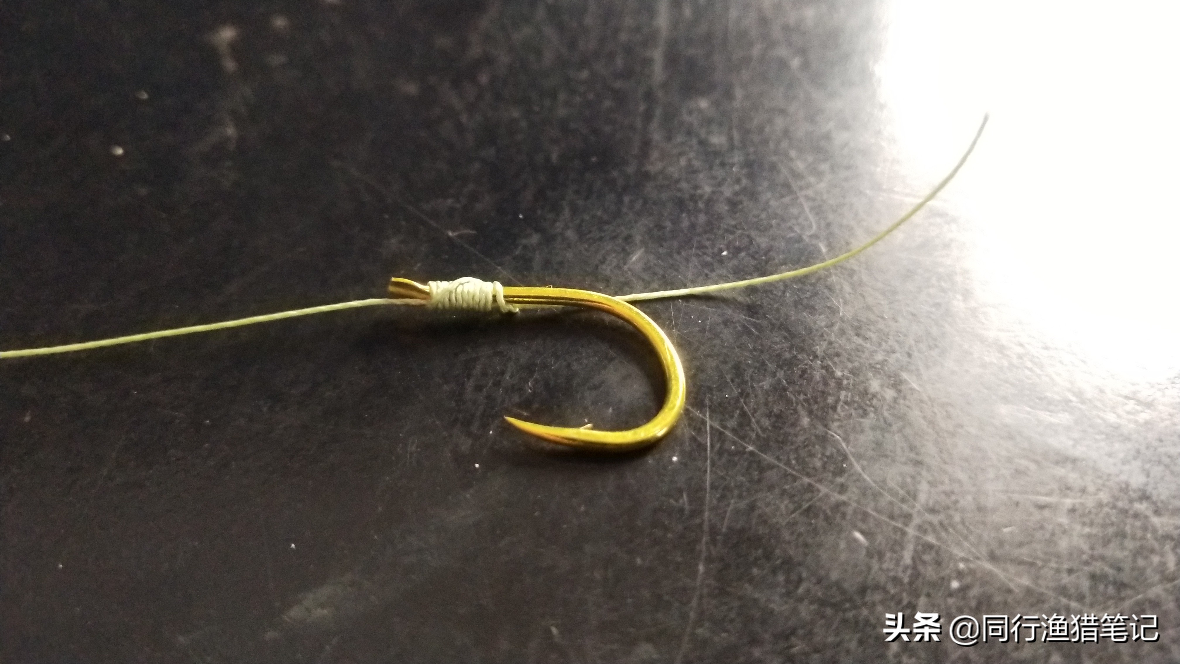 别被花把式迷惑，这种鱼钩绑法最实在，内走线、外走线可随意控制