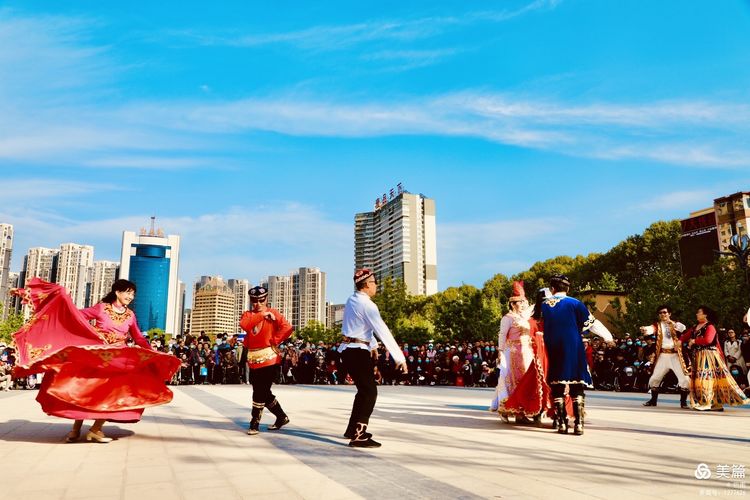 洛阳牡丹广场：*疆新**舞大联欢