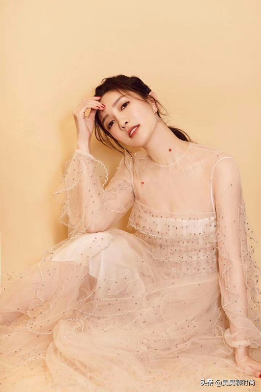 江疏影穿搭同款裙子 (江疏影吊带裙穿搭)