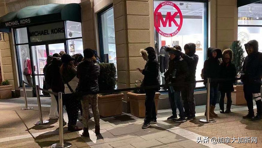 黑五狂抢开始!机场outlet堵爆温哥华华人凌晨排队全买疯了