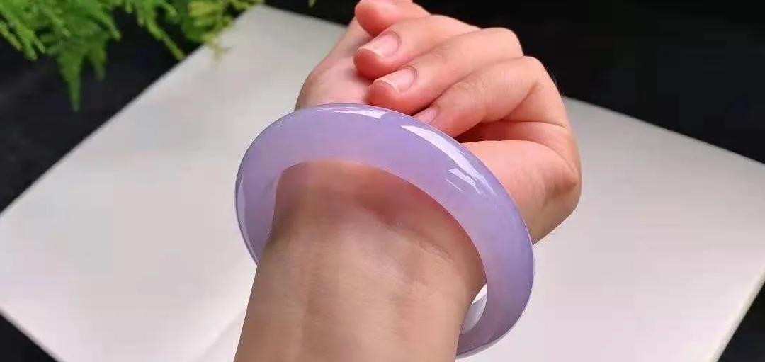 糯种紫罗兰飘花翡翠属于什么档次,紫罗兰翡翠属于什么玉石