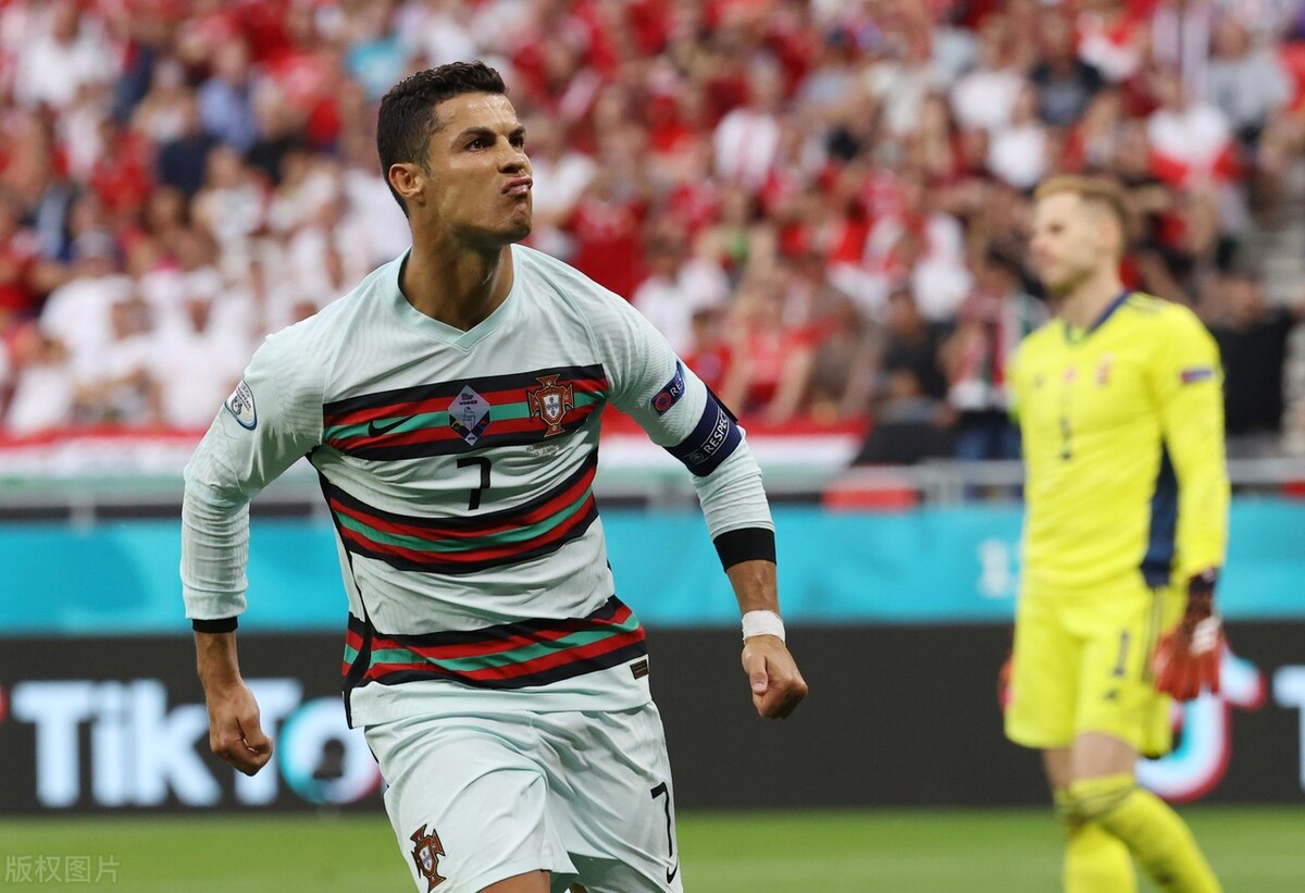 欧洲杯预选赛葡萄牙c罗4球,c罗获普斯卡什奖颁奖典礼照片