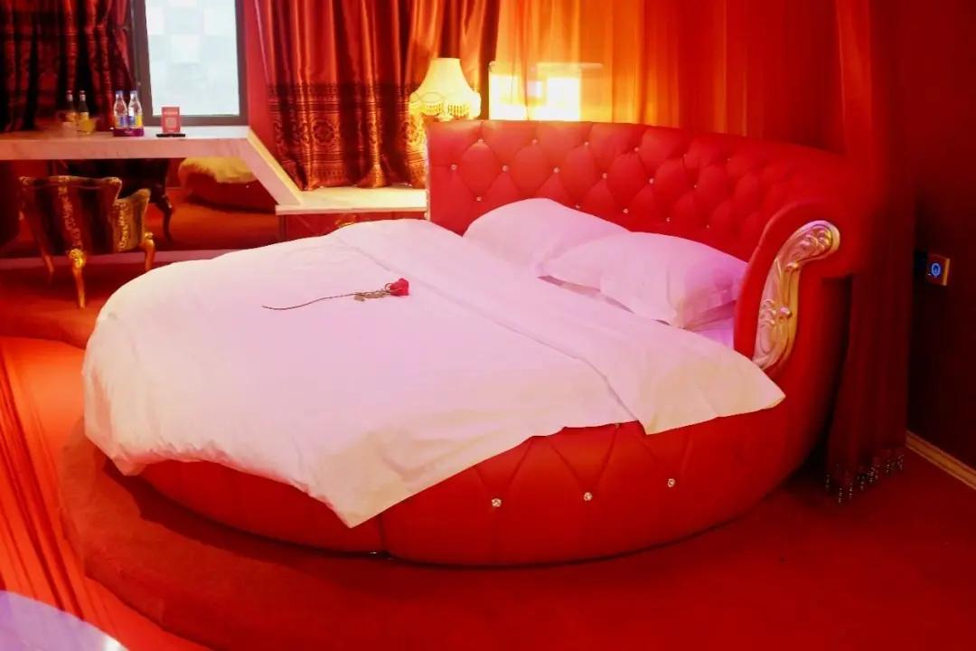 情侣酒店的床为什么要做成圆的,为什么情侣酒店床是圆的