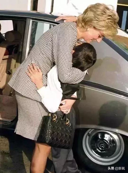 大牌包包上有瑕疵,大牌包的缺陷