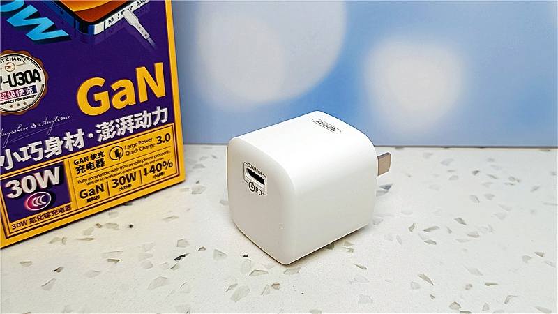 睿量35w双c口氮化镓充电器测评,remax20w氮化镓充电器评测