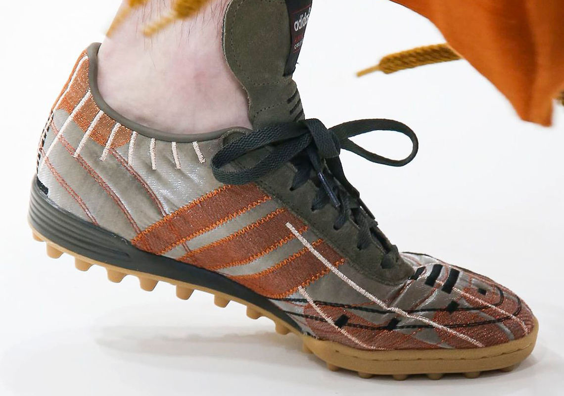 2020冬季鞋流行款,2022年秋冬季鞋流行什么颜色