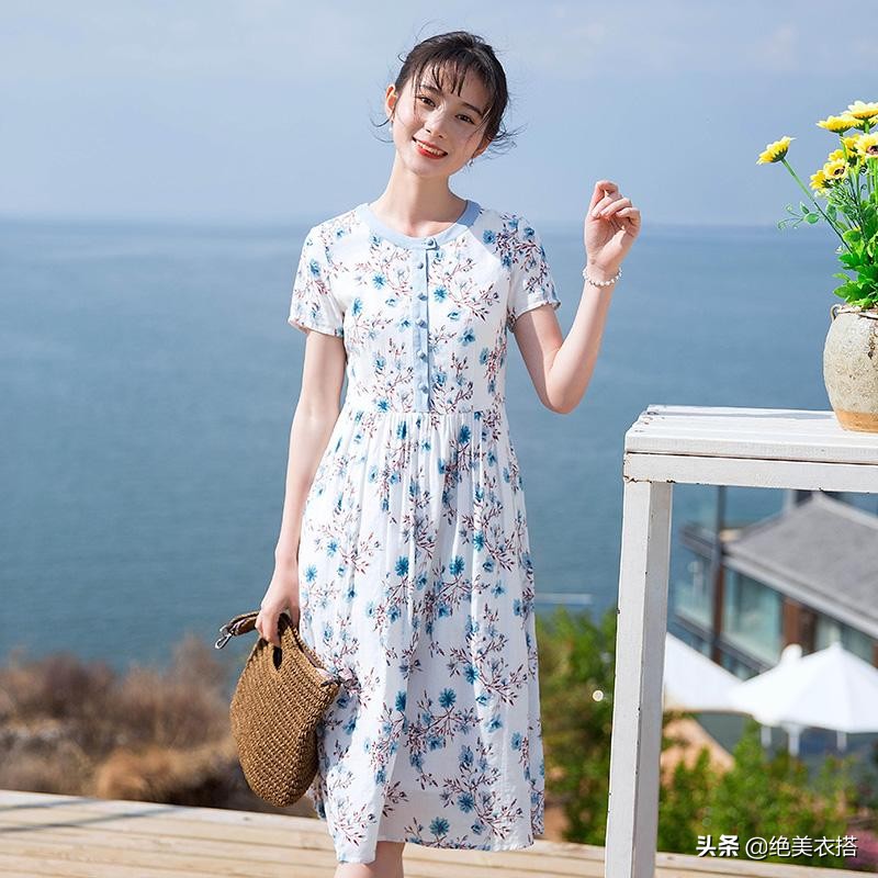 讲解连衣裙的穿搭,连衣裙怎样穿才显得更高级呢