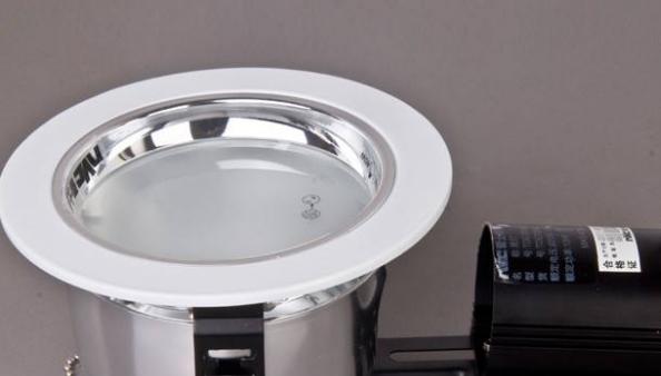 雷士筒灯的高度或深度多少,雷士家用筒灯开孔70mm