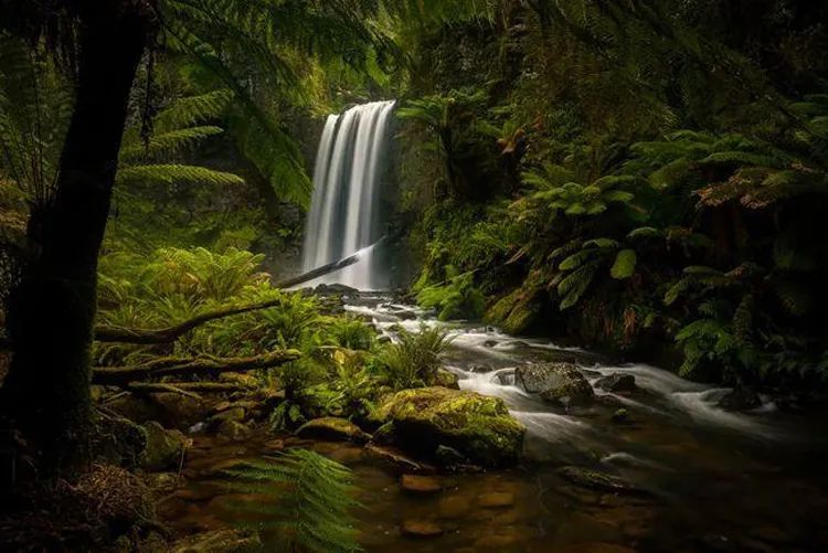 如何把流动的水拍清晰,怎么拍有波纹的水
