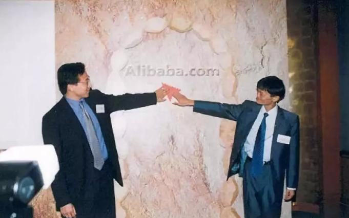 哪一年岳云鹏14岁郭德纲26岁,岳云鹏王宝强郭德纲马云成长史