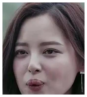 辛芷蕾厚唇是先天还是整容,辛芷蕾嘴唇是天生还是后天造成的