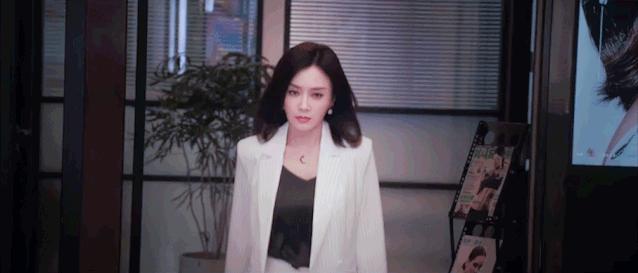 秦岚为它停工8个月险些毁容，姐姐一手烂牌如何打出王炸？