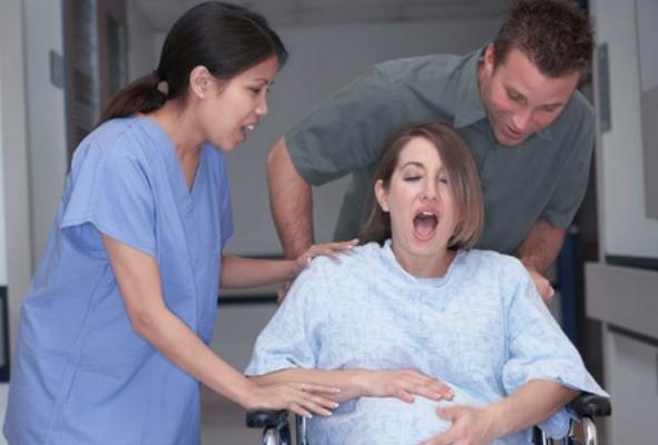 孕妈上厕所不方便，且容易造成胎儿缺氧，须牢记3个不要