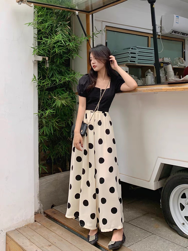 裙裤洋气时髦裤子,今年女款裙裤流行什么样的呢