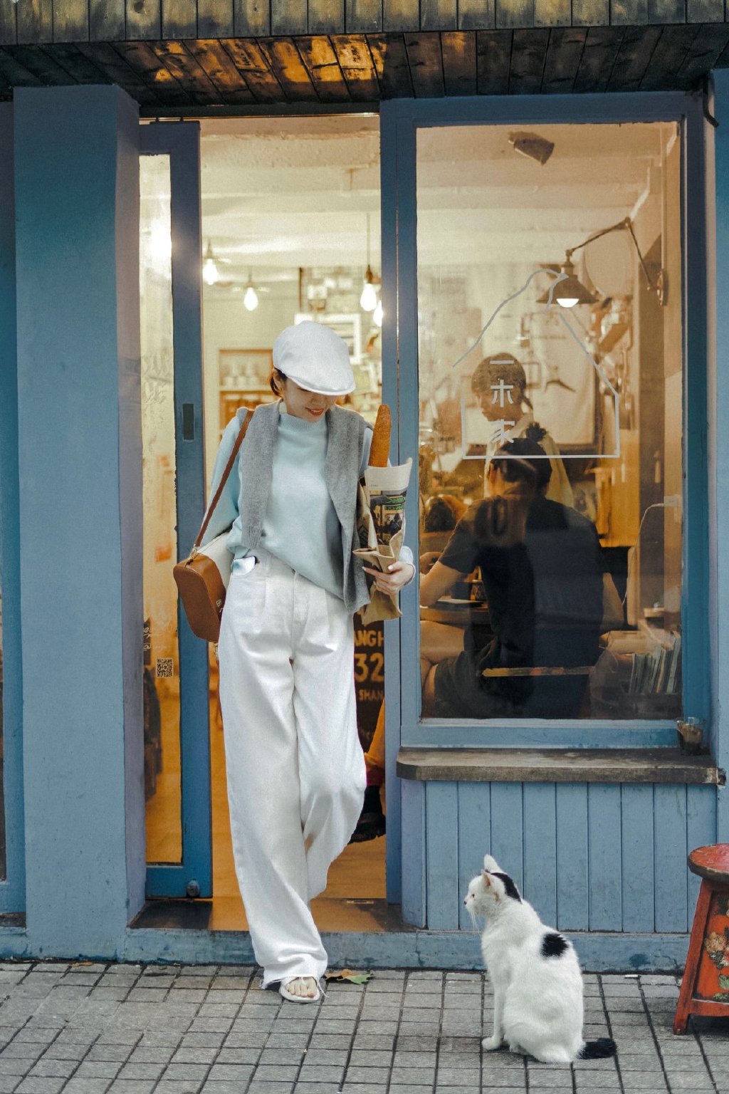 女性宽松短上衣怎么搭配,短裤搭配什么上衣好看减龄