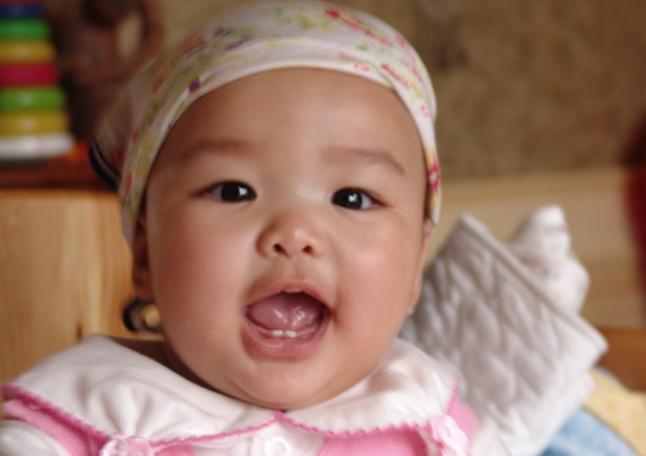 五岁宝宝牙缝越来越大,9岁孩子戴牙套的痛苦经历