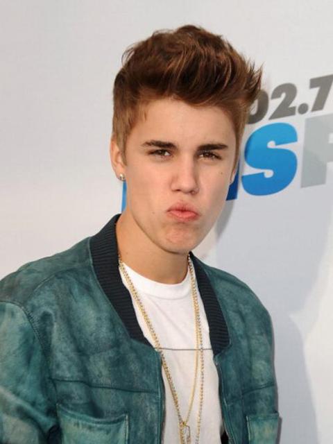 贾斯汀比伯最近演唱,贾斯汀比伯出名事件