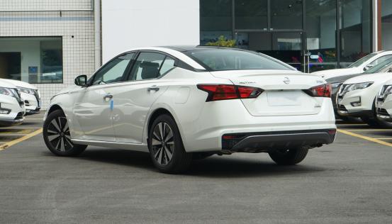 2022款第七代东风日产天籁劣势,2.0自吸日产天籁测评