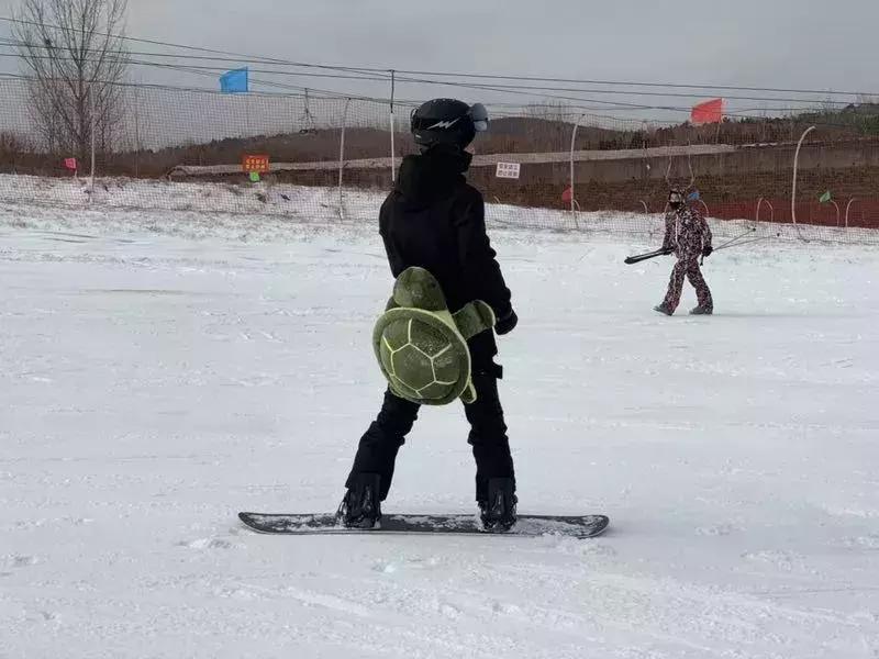 临沂茶山滑雪场地推荐,魅力冰雪之旅
