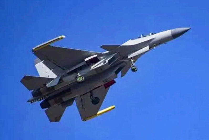 中国战斗机歼15飞鲨,歼15d电战鲨