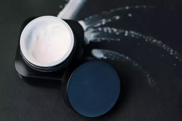 男人必备的小黑瓶,男人不怕老就怕男人有魅力