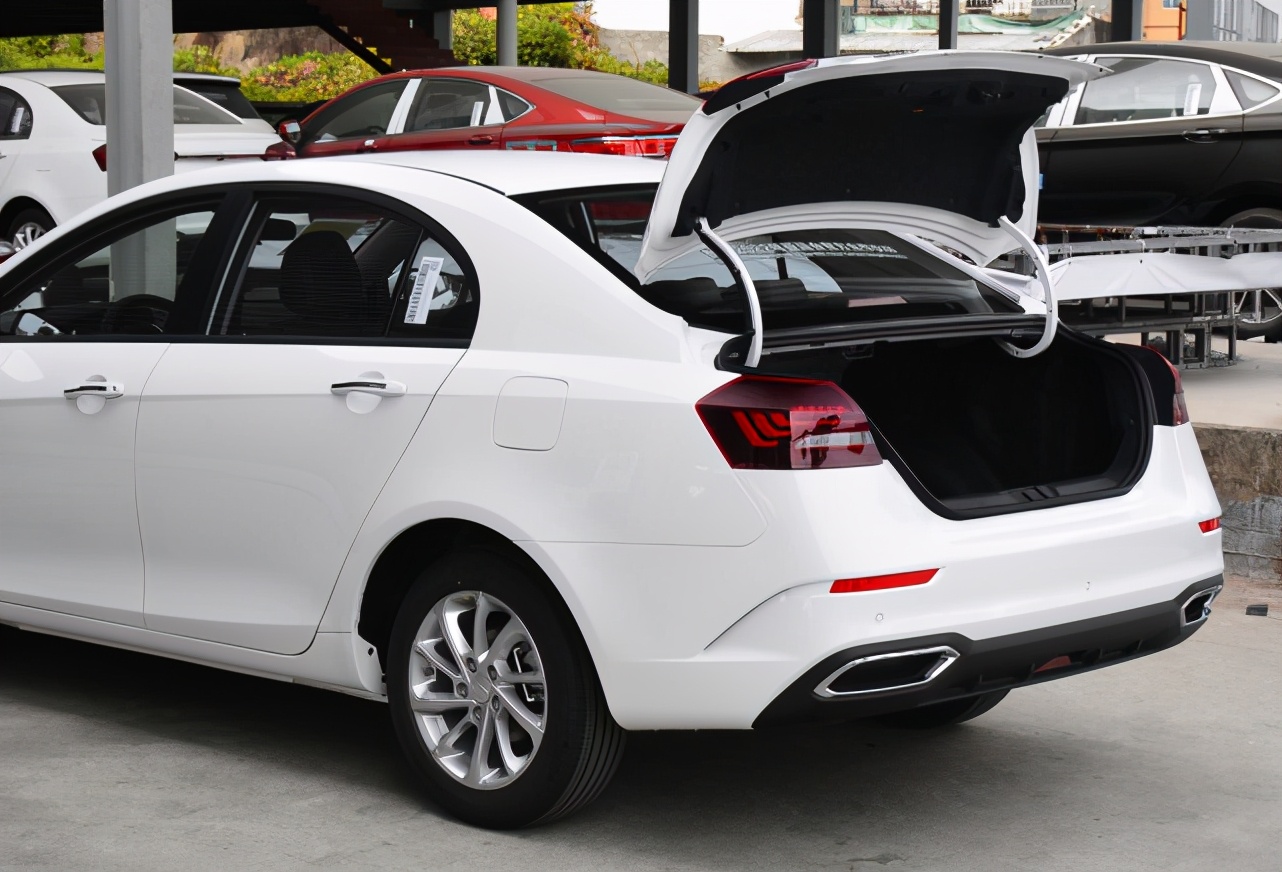 吉利帝豪车主提车,吉利博越跑5000后车主说出心里话