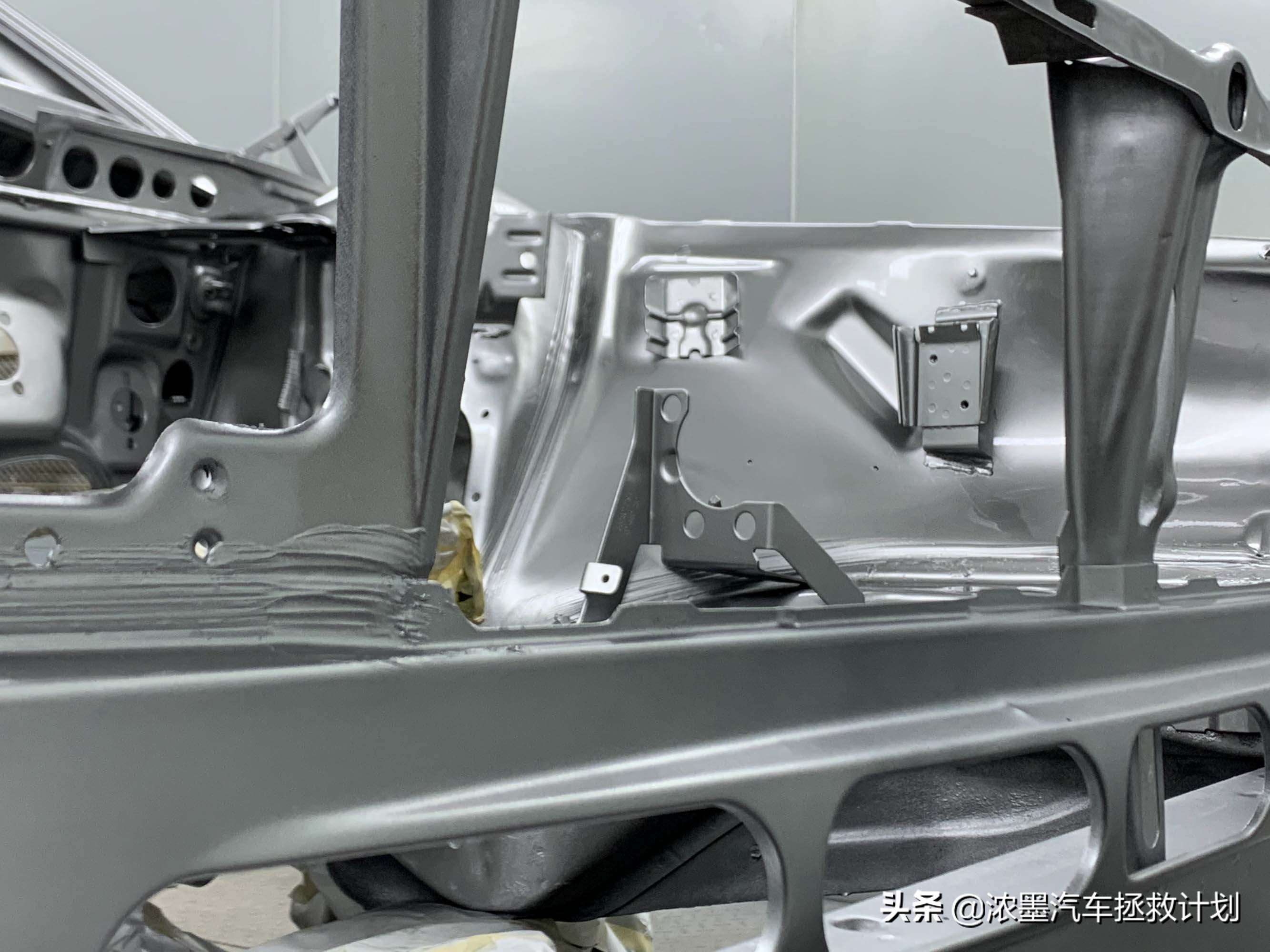 「妙手生花」重建一台战损级桑塔纳，带给它历经千般后的华丽重生