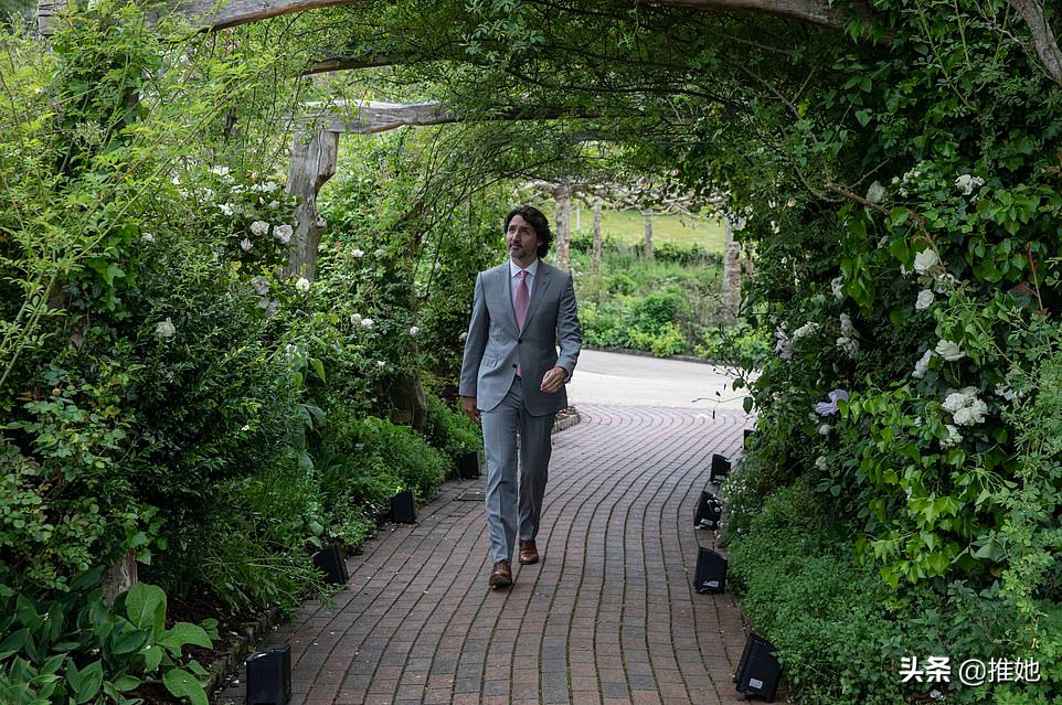 七国峰会女王着装,七国峰会英女王会见各国政要视频