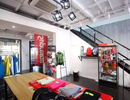 上海哪里可以买新款鞋,在哪里可以买便宜球鞋