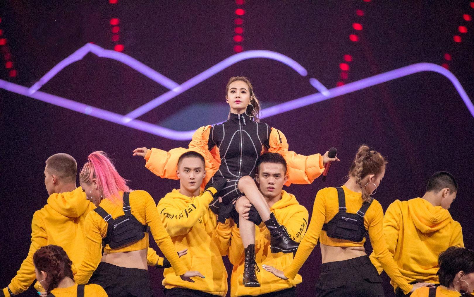 光是“努力”这1项，大多数的唱跳歌手，都输给了蔡依林