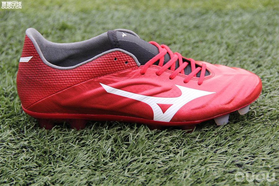 足球鞋实战测评nike暗煞,rebula足球鞋测评