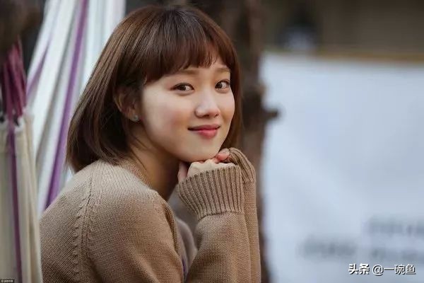 黄皮染什么发色显白,烫发显白发色2020流行色黑黄皮