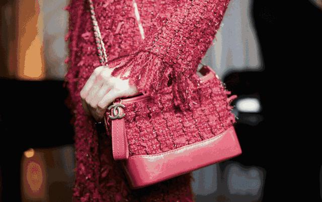 prada包包哪款最火,prada2019年都发布了几款包