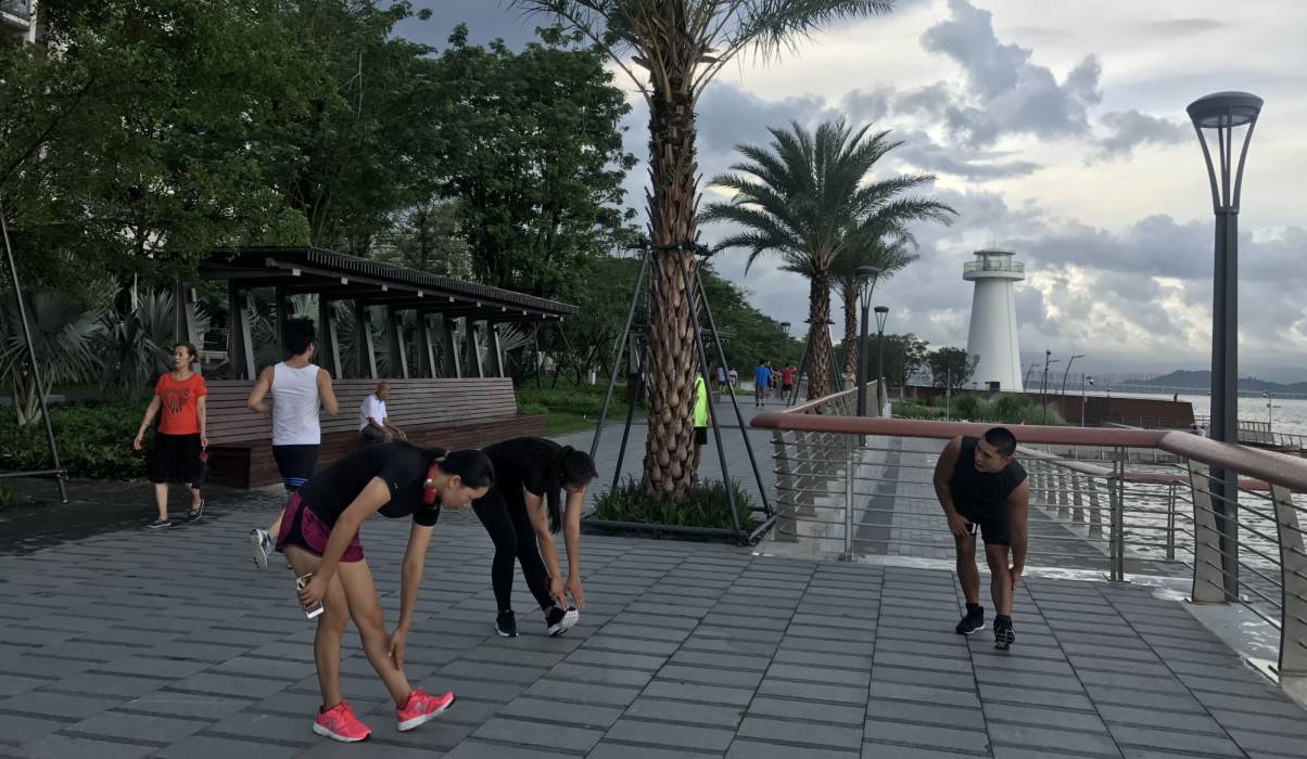 跑步一年脚为什么会变大,跑步小腿变粗了怎么细下来