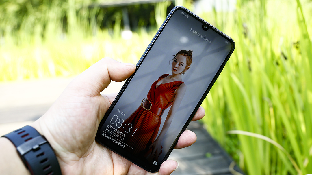 华为麦芒8测评视频,无畏前行3