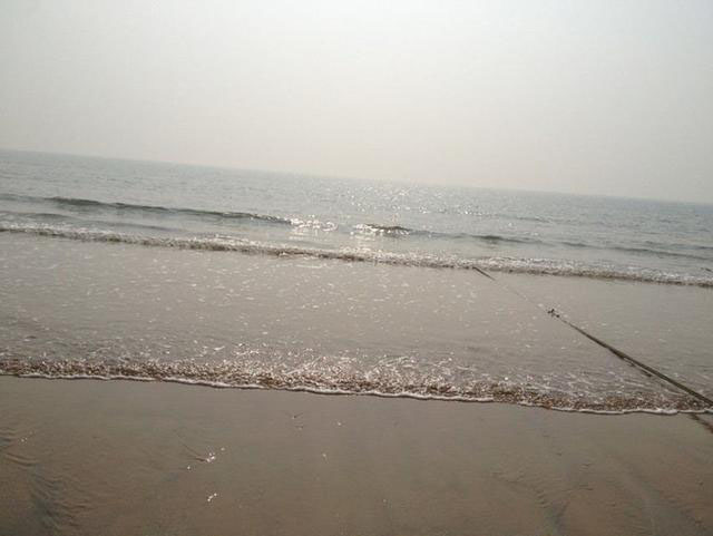 一轮骄阳升日照，二夜美梦伴海涛，三天渔家海鲜饱朋友同行欢笑多