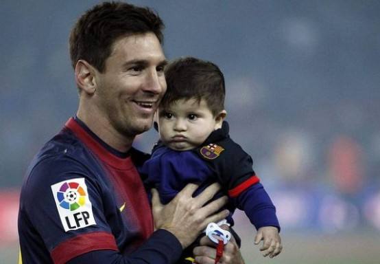 舍甫琴科金球奖夺冠视频,舍甫琴科举起金球奖