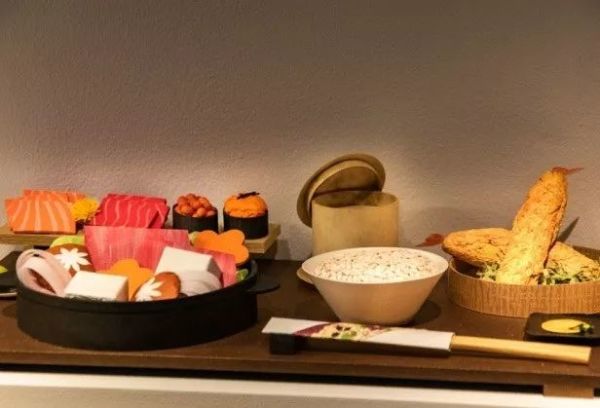 中国人烧给死人的纸扎，登上巴黎设计周，还被法国的博物馆收藏。