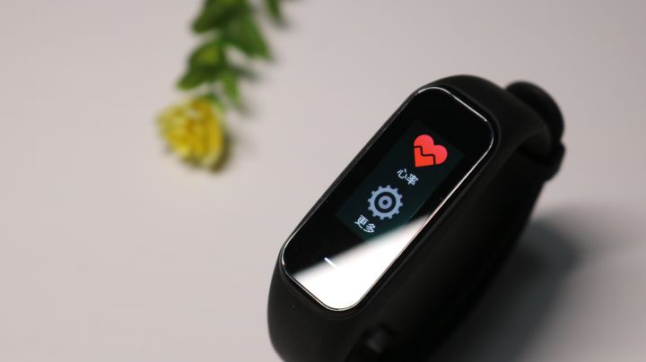 仅199的黑加手环1S,AMOLED彩色大屏和NFC，延续爆款品质