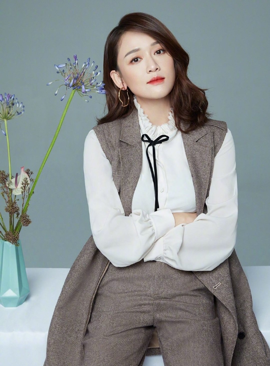 陈乔恩放飞的刘海满满的少女心,陈乔恩换装携霸道总裁惊艳登场