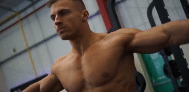 天生小骨架怎么增肥,骨架宽没肉怎么练