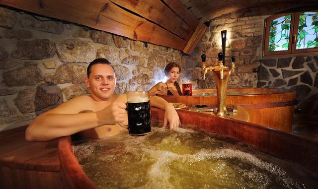 啤酒石油黑泥浴，工业旅游打卡胜地、吸客神器