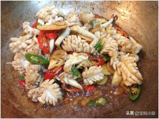 担心油泼墨鱼太重口？宝妈教你换种油，小朋友也能吃
