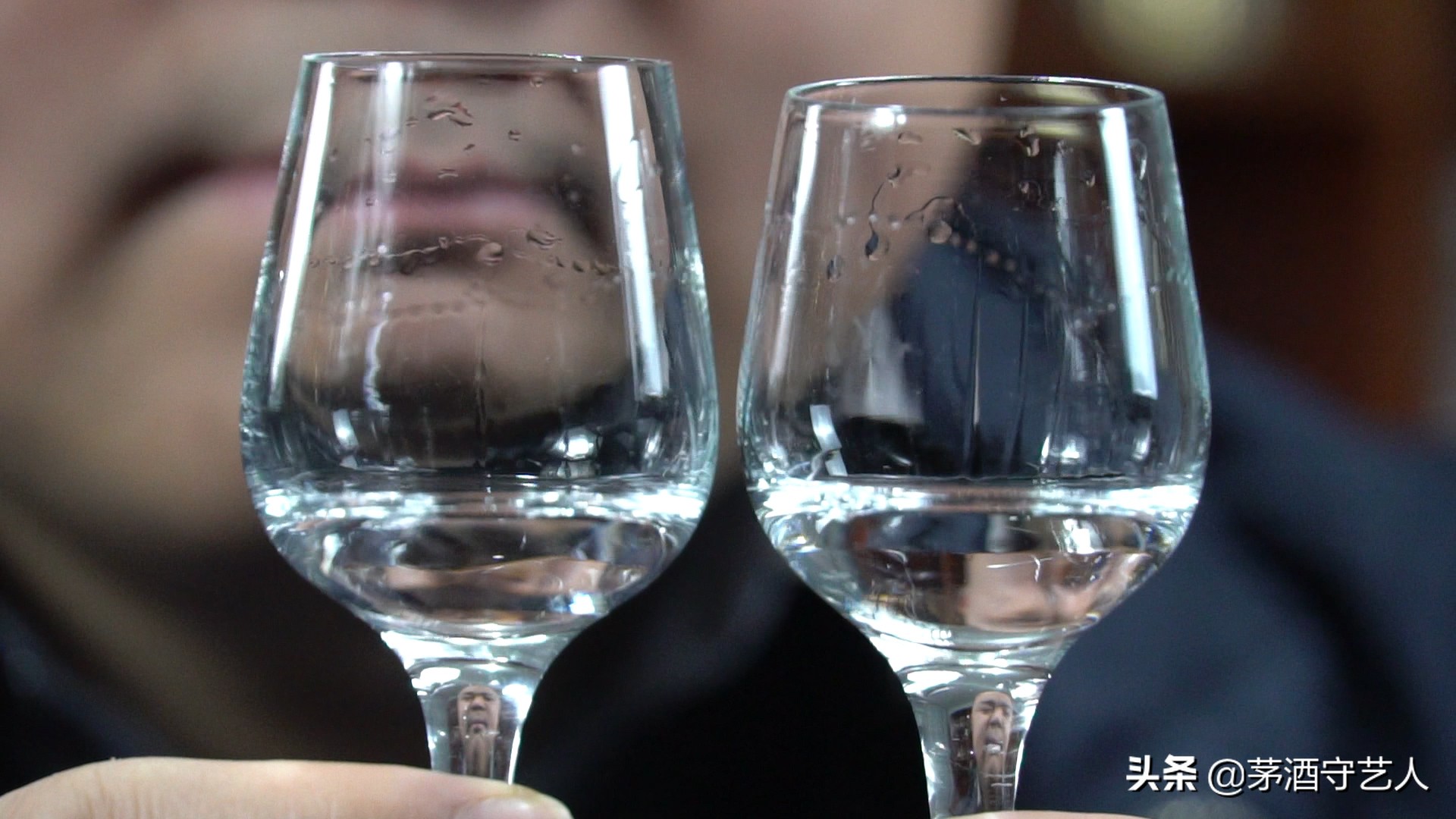 茅酒守艺人品剑南春,茅酒守艺人品尝习酒1988