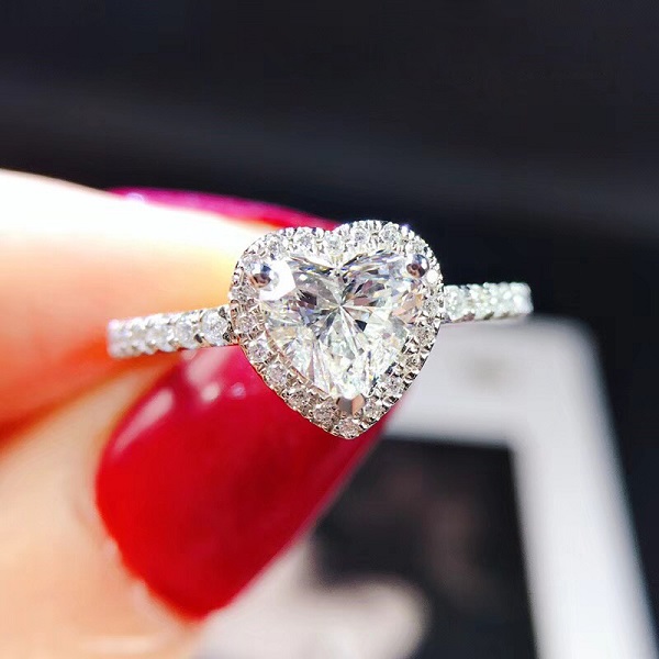 钻戒挑选视频,挑选钻戒的方法和技巧