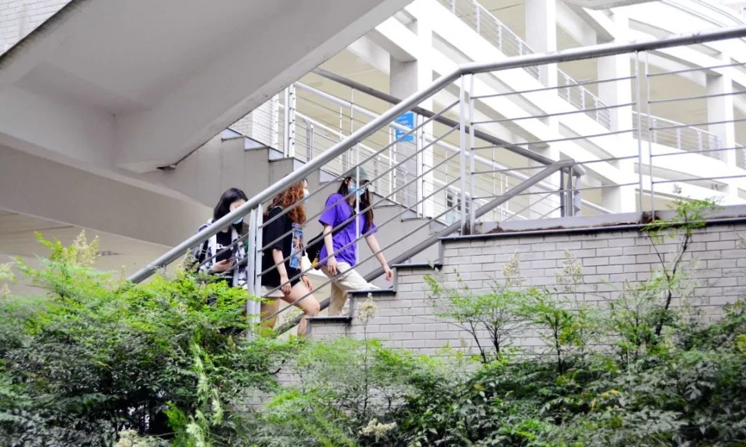 回顾：全面线下复课第一周，这依旧是你熟悉的西财课堂！