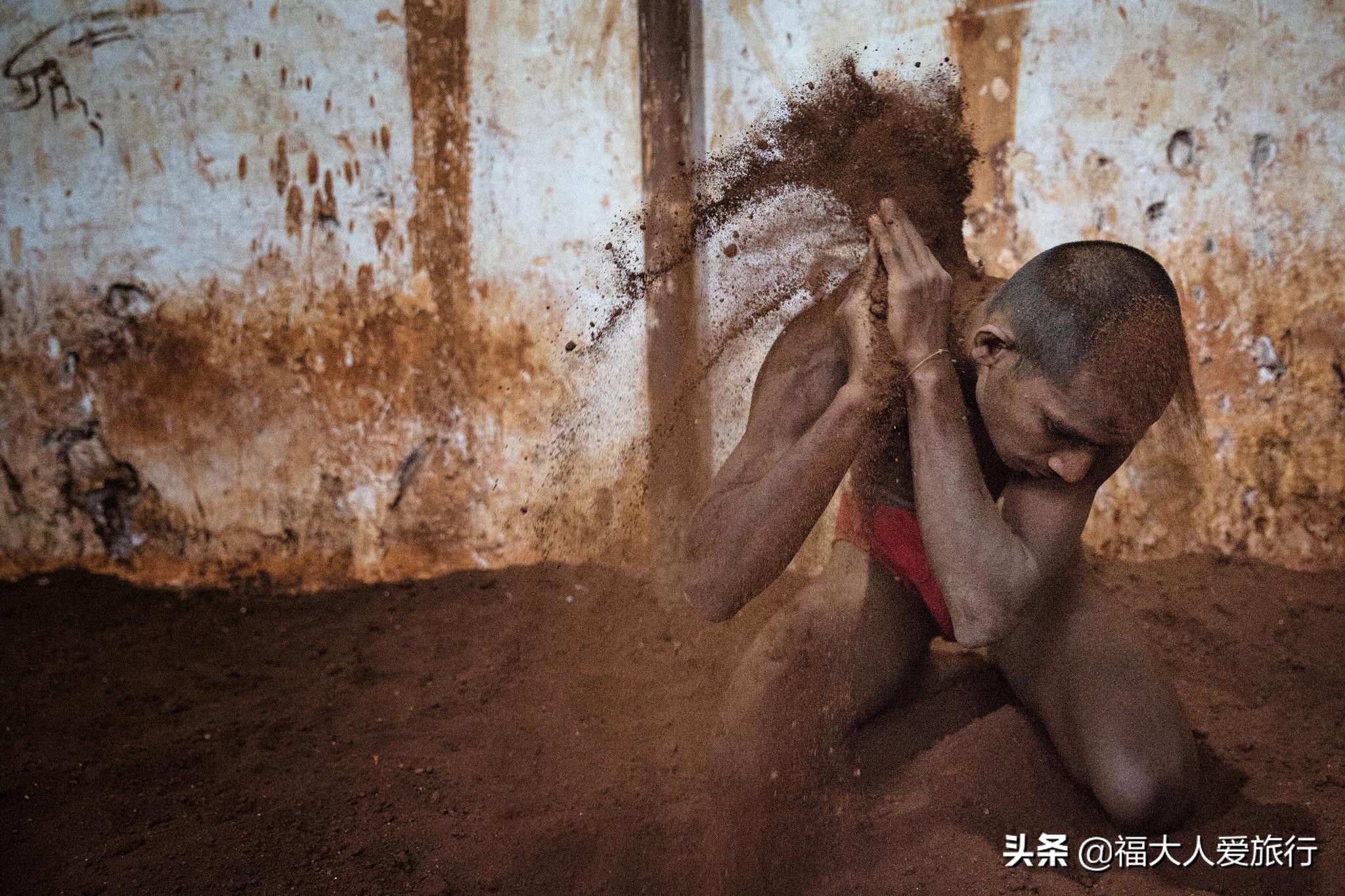 印度传统库什蒂表演者，泥坑里面讨生活，每天除了训练还是训练