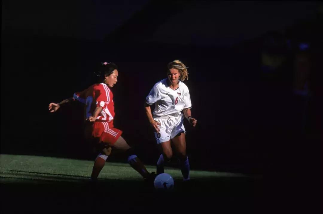 盘点女足脱球衣庆祝的十大场面,首位脱衣庆祝的女运动员