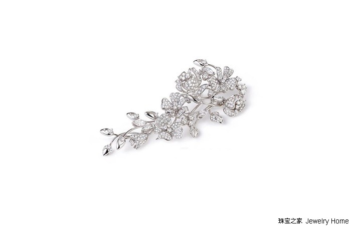 一大一小的胸针的正确戴法,一枚胸针穿出高级感